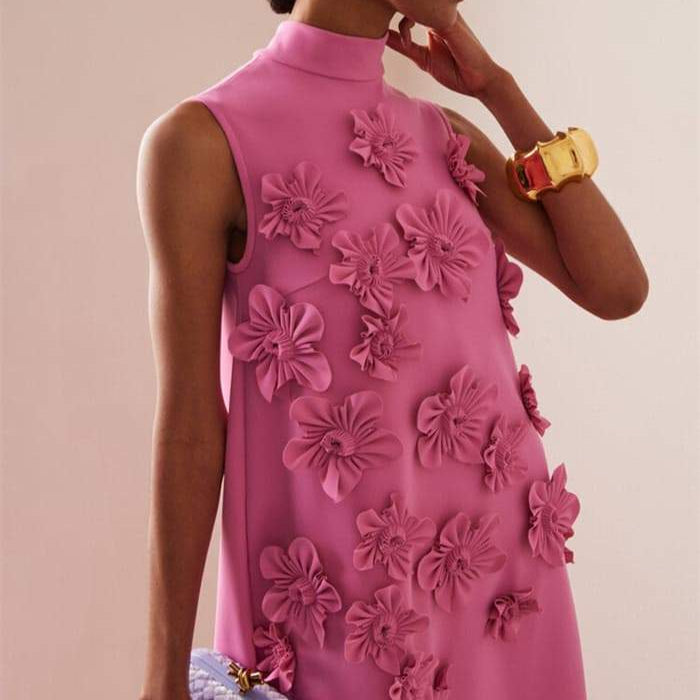 Prachtige Jurk met Bloemen en Hoge Hals