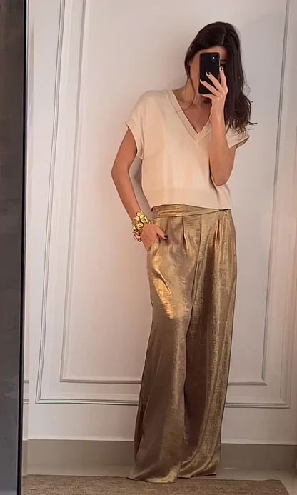 Top met V-hals en broek met wijde pijpen